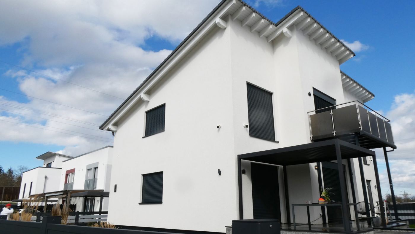 Nachher: dieselbe Fassade gereinigt
